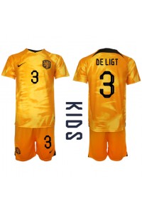 Nederland Matthijs de Ligt #3 Babyklær Hjemme Fotballdrakt til barn VM 2022 Korte ermer (+ Korte bukser)